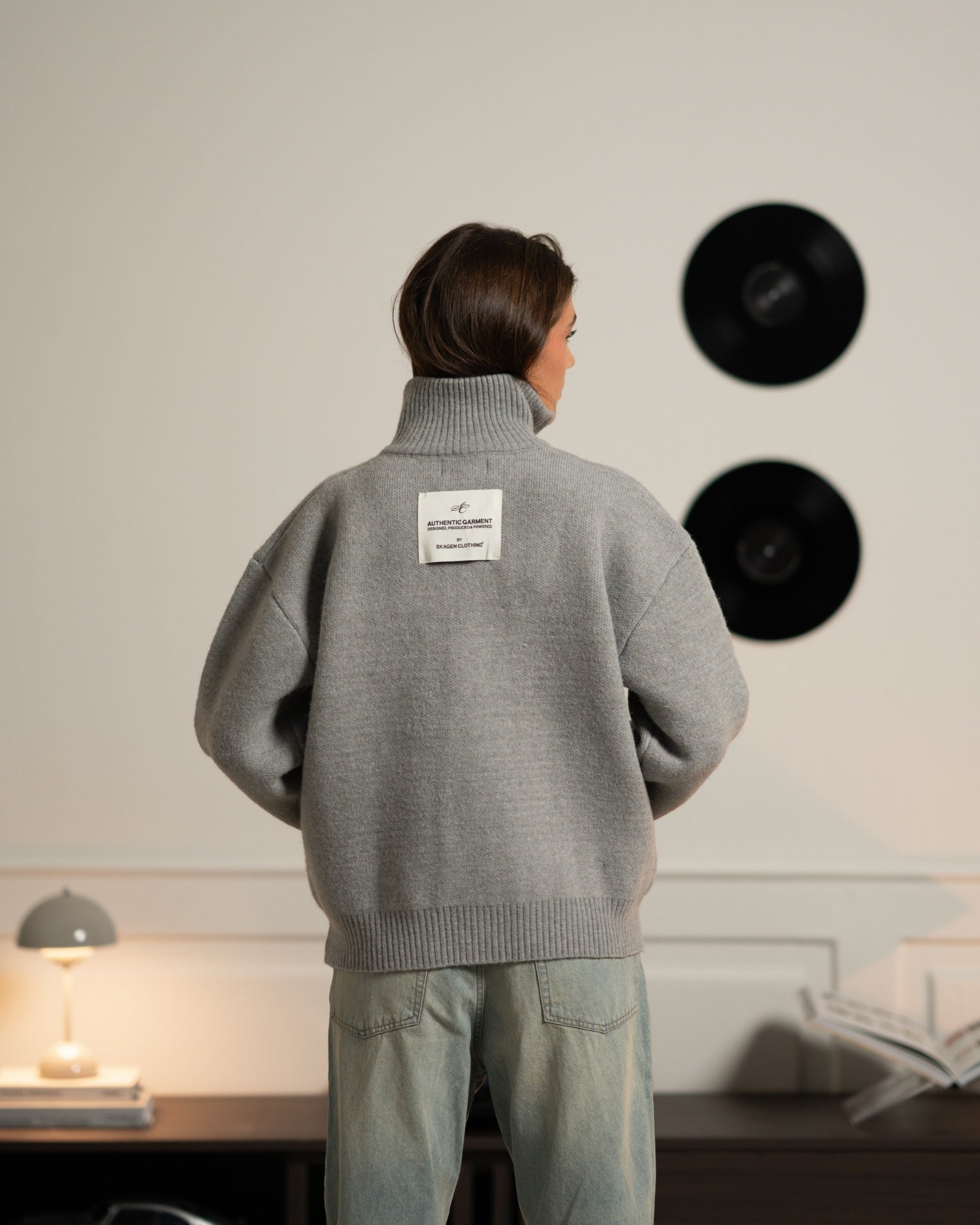 Full-zip sweater light gray lady