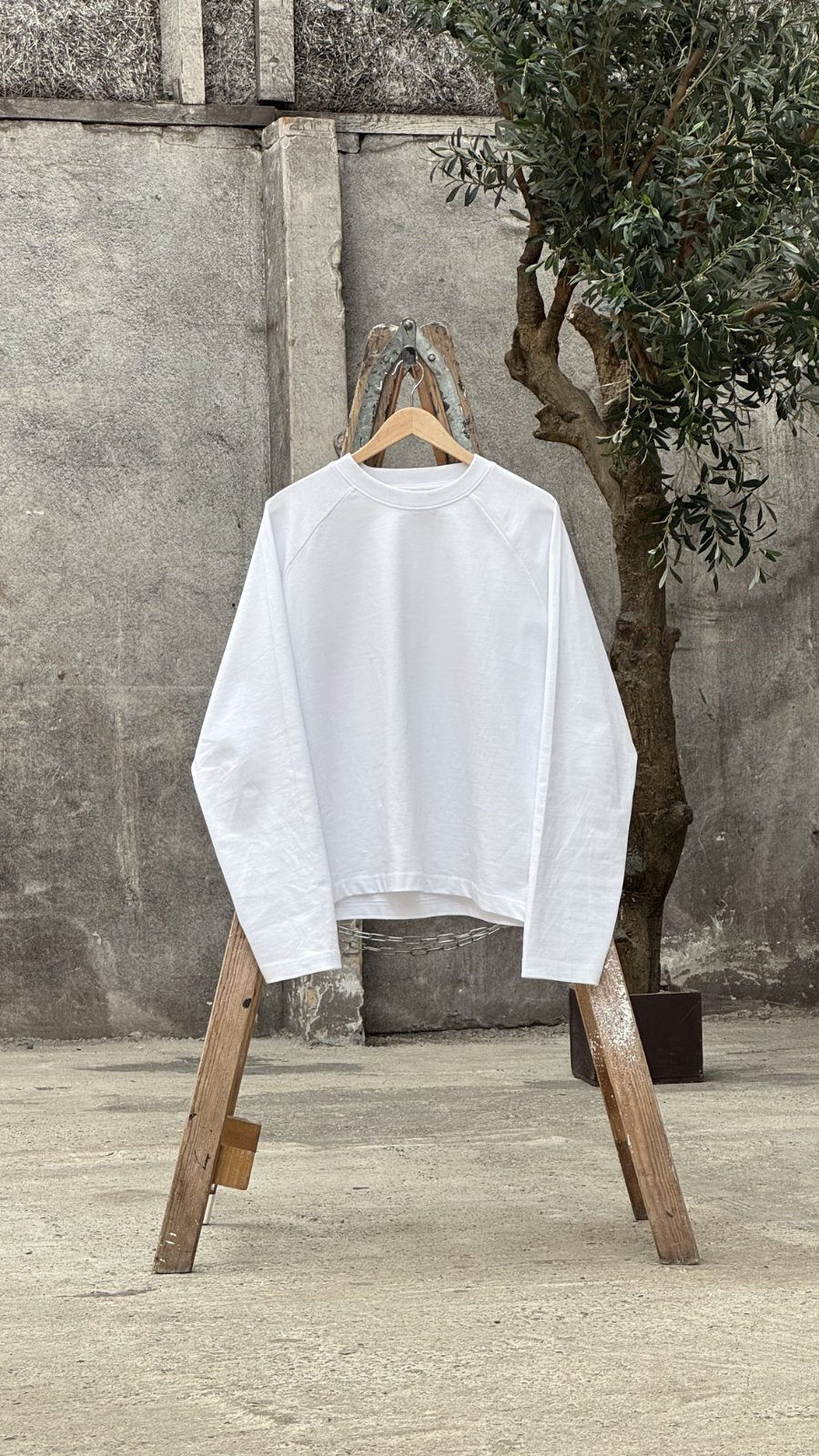 FREE LONGSLEEVE