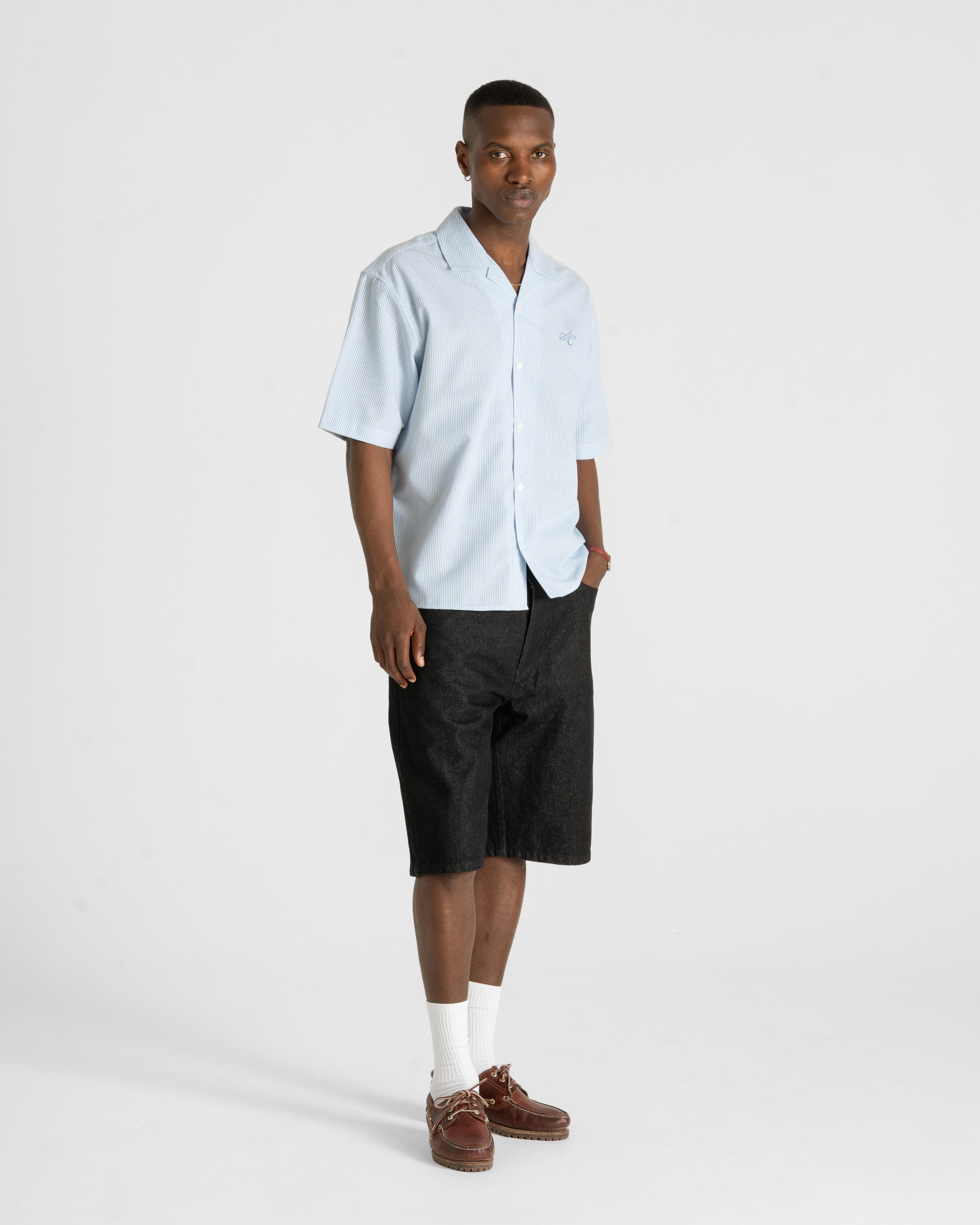 Short -sleeved flax shirt light blue striped