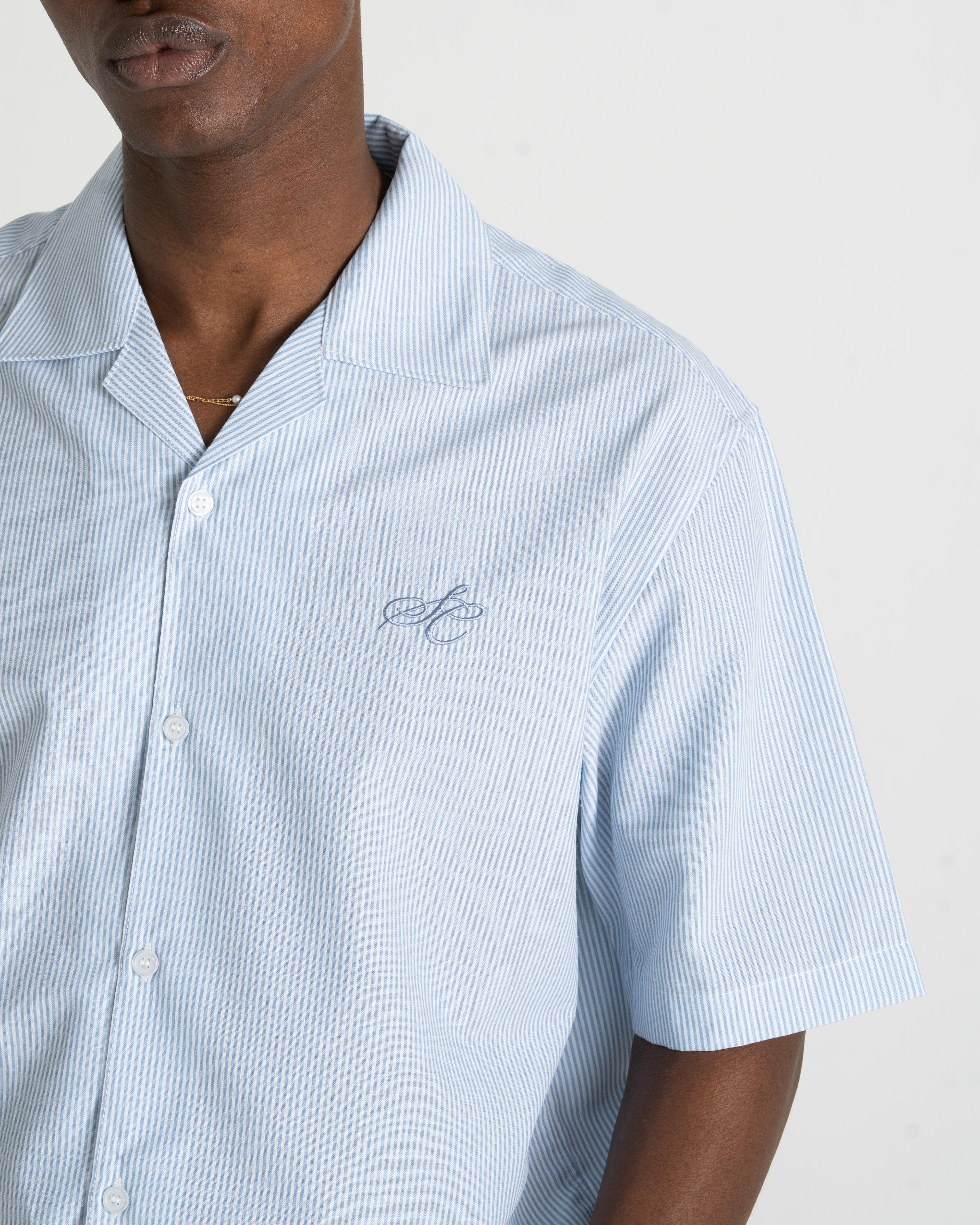 Short -sleeved flax shirt light blue striped