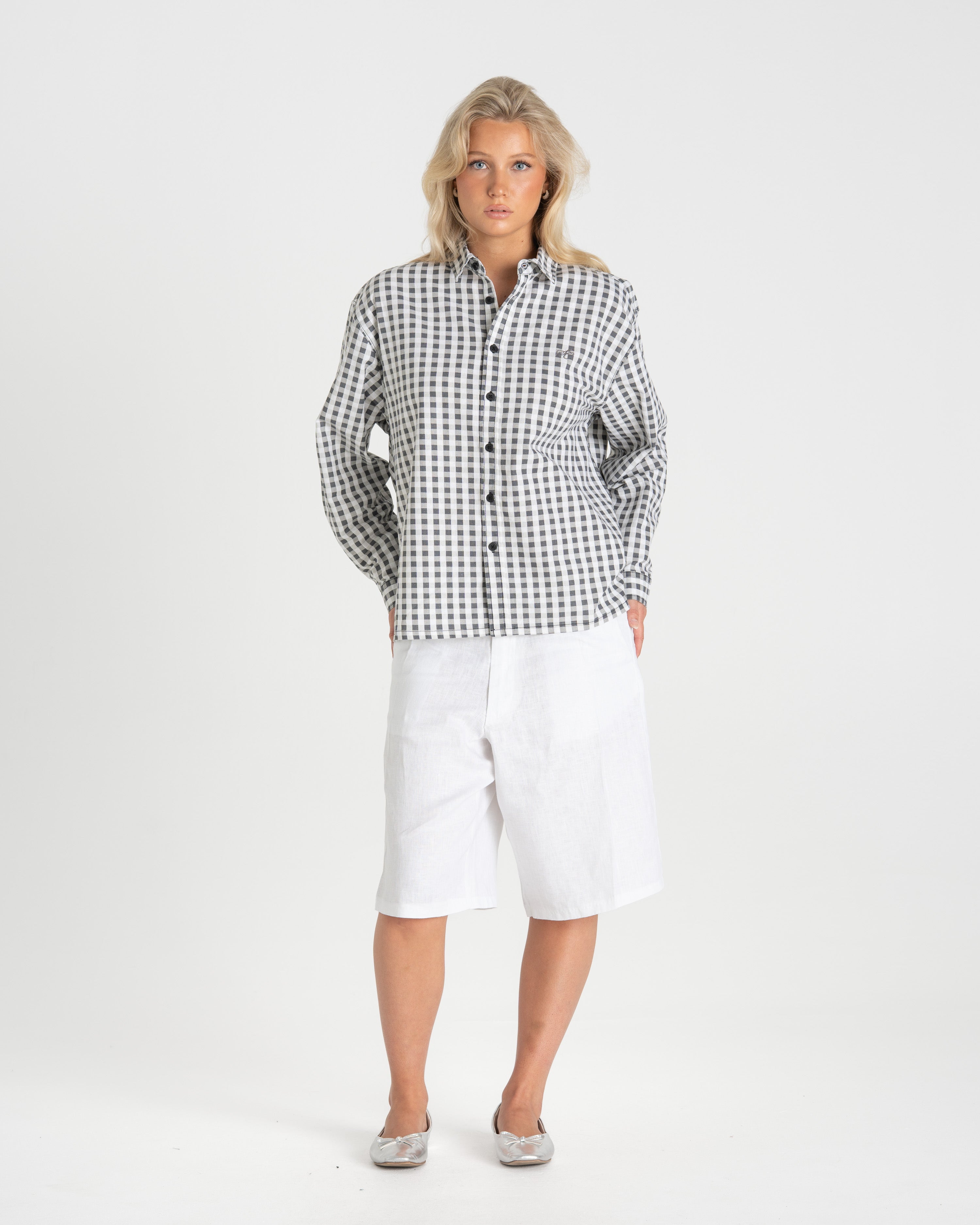 Pleated Baggy shorts White